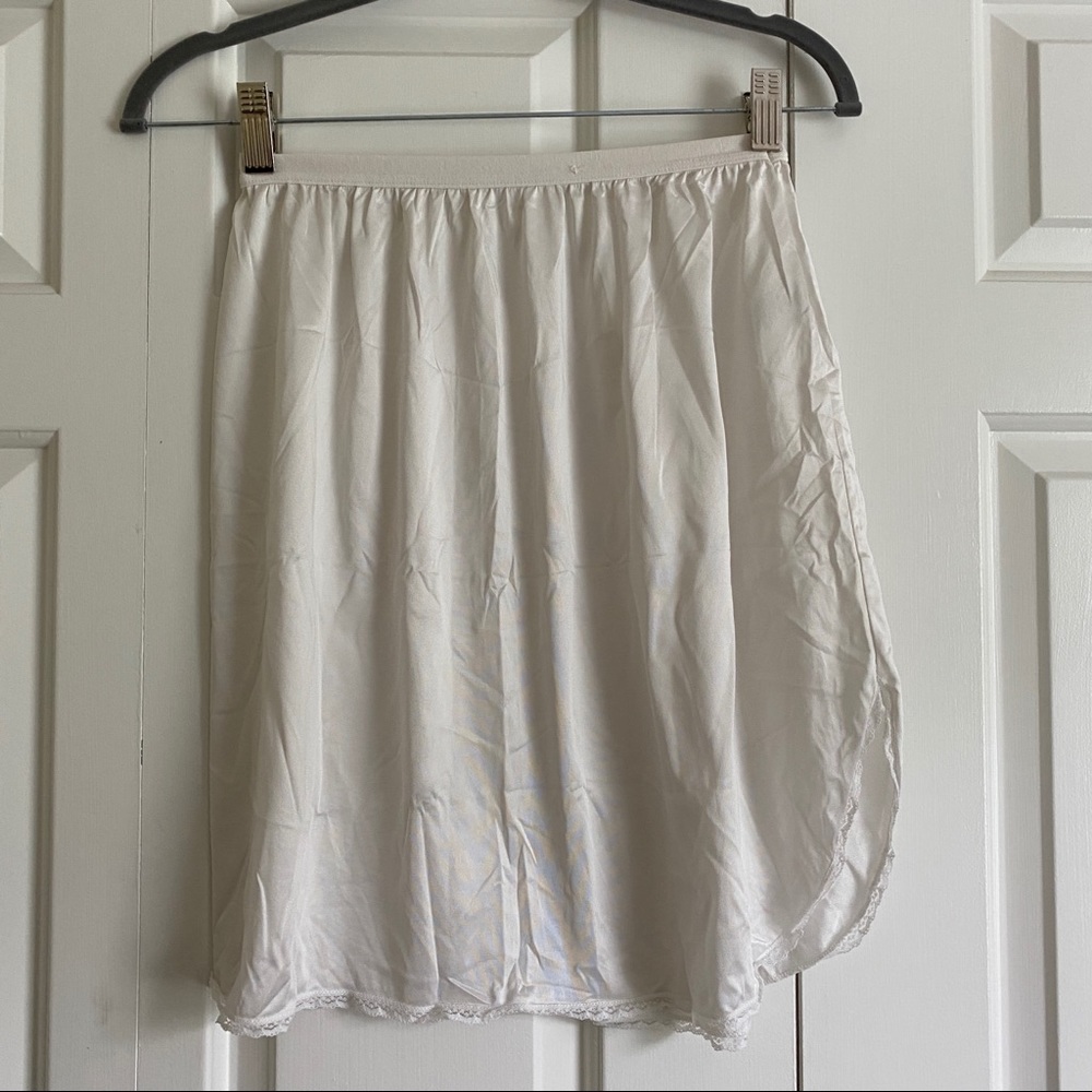 EUC Half Slip Vanity Fair Medium